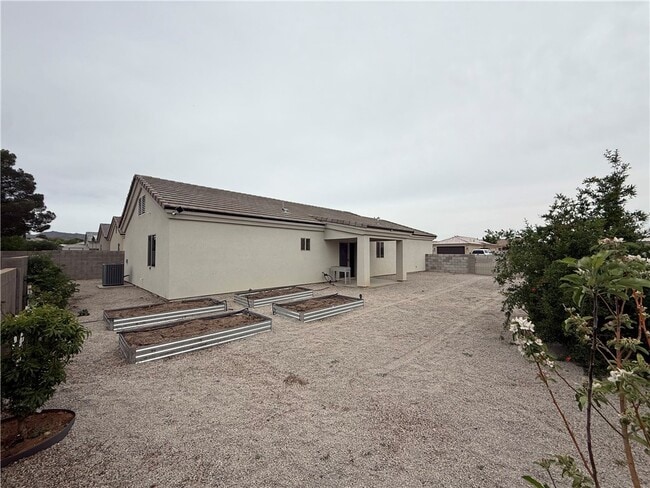 Building Photo - 3298 E Coarra Dr