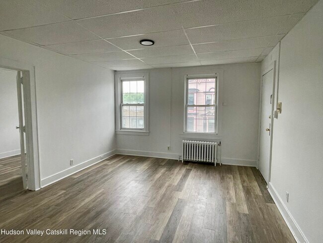 Building Photo - 720-724-724 Warren St