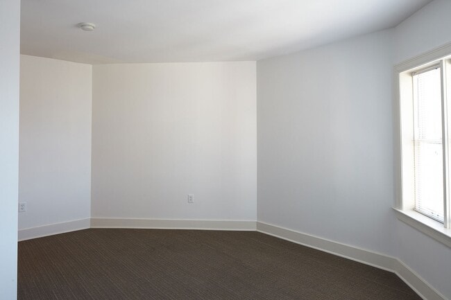 Interior Photo - Clyde Manor