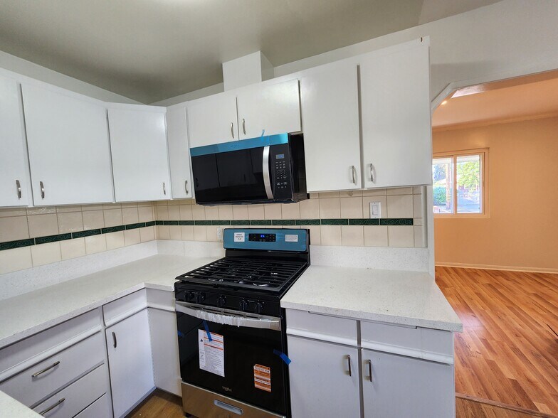 Building Photo - 10447 Cantara St