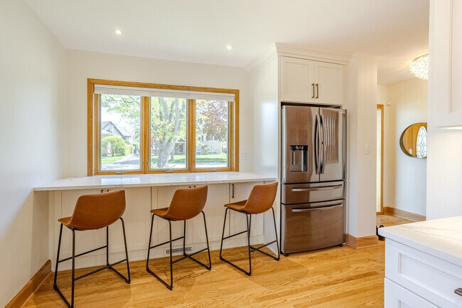 Building Photo - 715 Lamon Ave