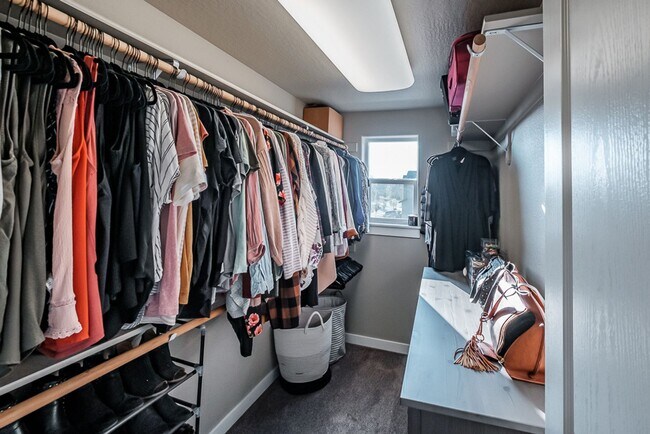 Building Photo - Beautiful 3 Bedroom on Large Corner Lot!