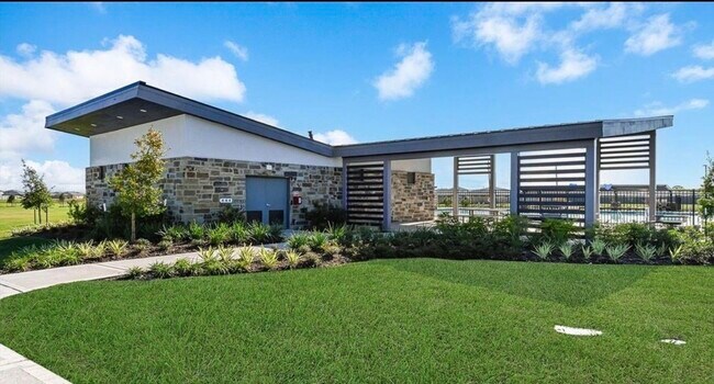 Building Photo - 1210 Hughes Crossing Dr