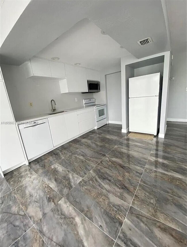 Building Photo - 2101 Atlantic Shores Blvd