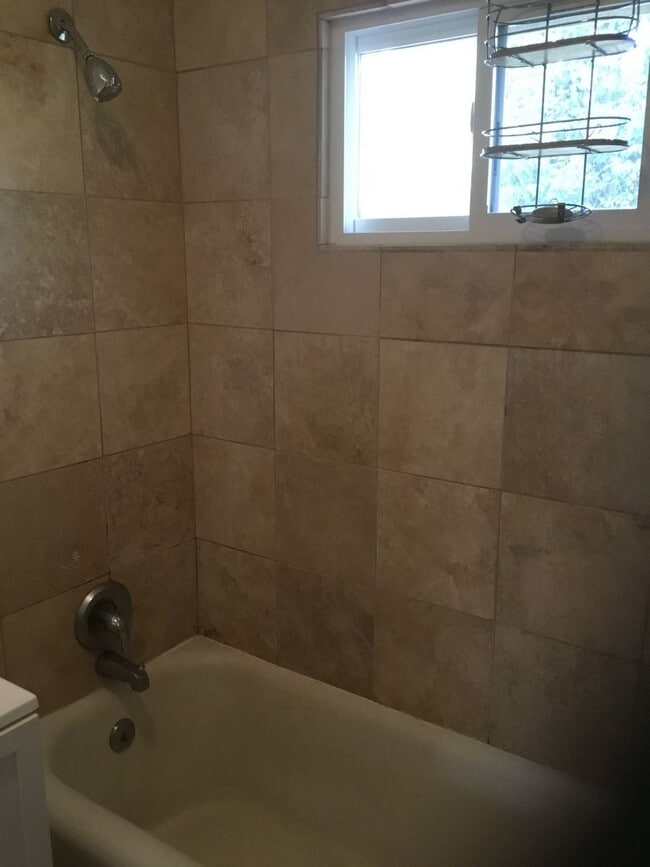 Building Photo - Overlook Charmer