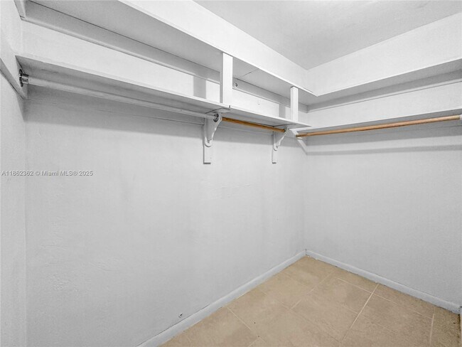Building Photo - 2430 NE 135th St