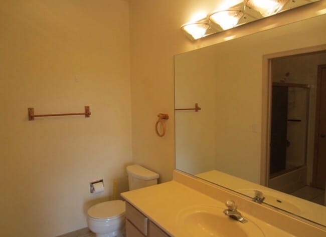 Building Photo - 14019 S Oakdale Cir