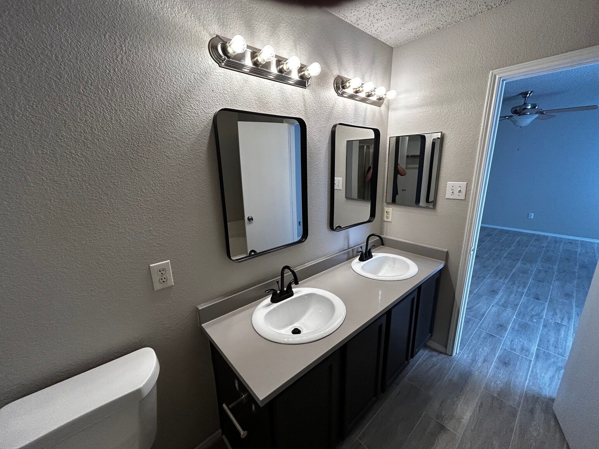 Building Photo - 8720 Hunters Creek Dr