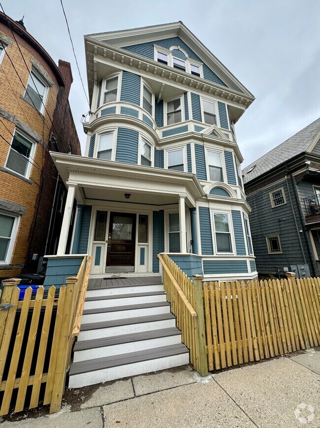 Building Photo - 102 Calumet St