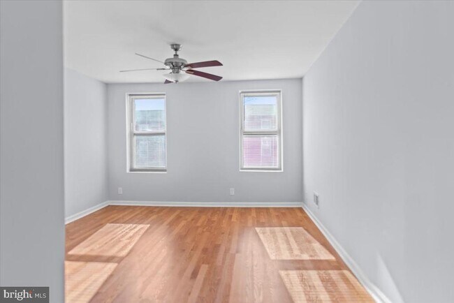 Building Photo - 1228 E Eager St