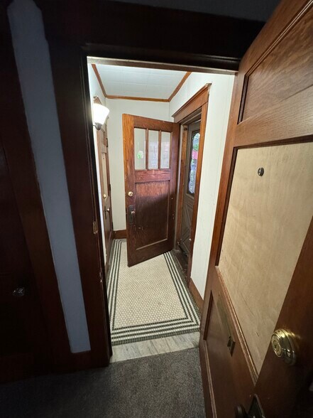 Building Photo - 238 Crestwood Ave