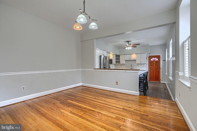 Building Photo - 136 Gittings St