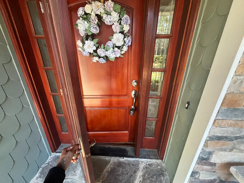 Building Photo - Room in House on Ray Rd