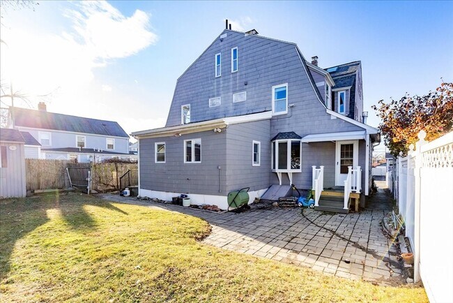 Building Photo - 9 Lapham St