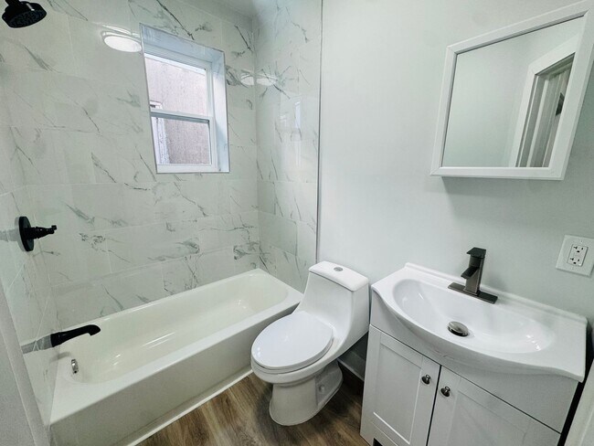 Building Photo - Refreshed 3BR/1.5Bth Home! Section 8 Only