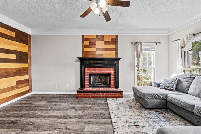 Building Photo - Three Bedroom Rental directly next to Arnall Middle School