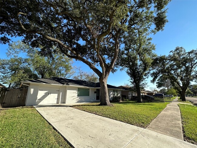 Building Photo - 1701 Buchanan St