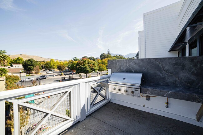 Building Photo - Rhine House Lofts