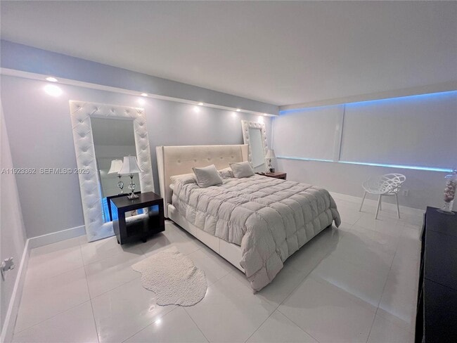 Building Photo - 5838 Collins Ave