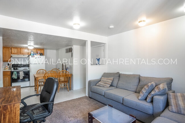 Building Photo - 1080 E 450 N