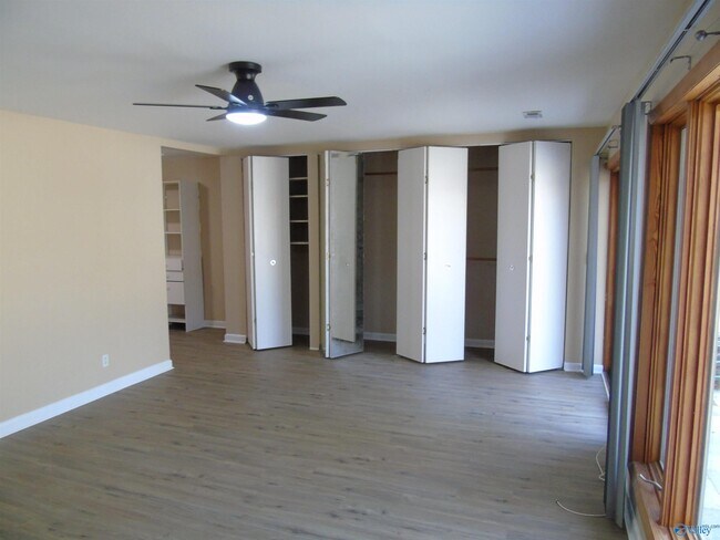 Building Photo - 2504 Maysville Cir NE