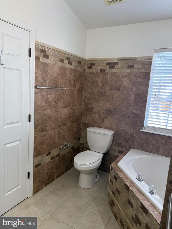 Building Photo - 16918 Toms River Loop