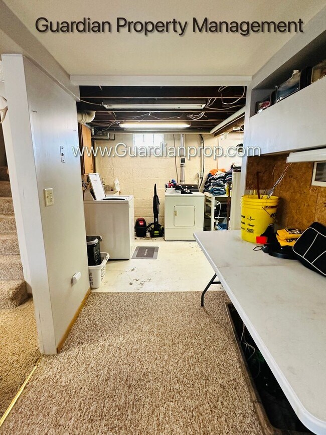 Building Photo - Orono Single Family Home, Large Garage, Sp...