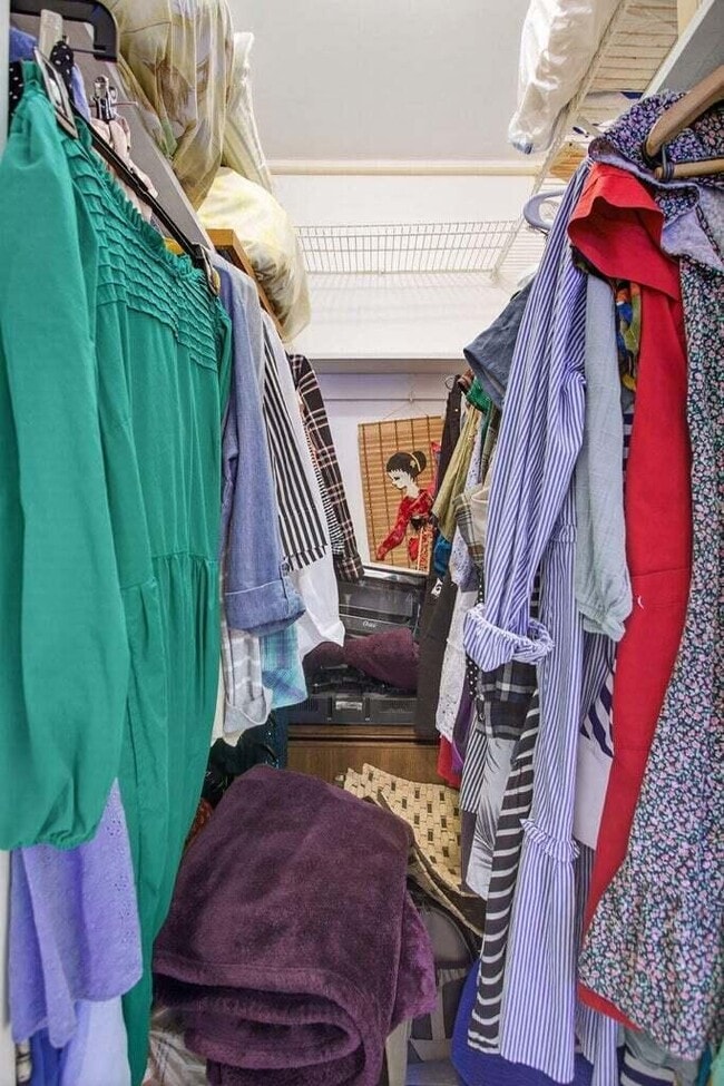 Building Photo - 100 SE 6th Ave