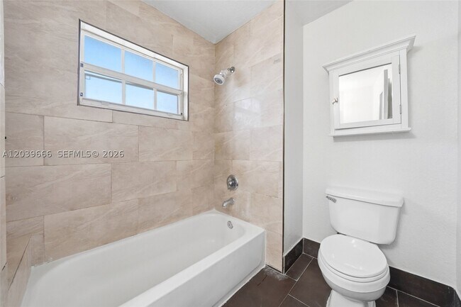 Building Photo - 902 SW 8th Pl