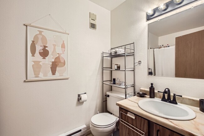 Building Photo - Mission Hills One Bed Condo For Rent! Central Fort Collins!