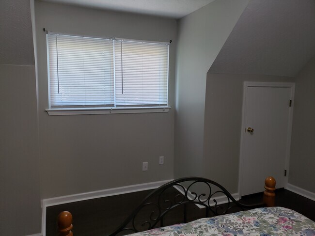 Building Photo - 4127 Meadow Field Ln