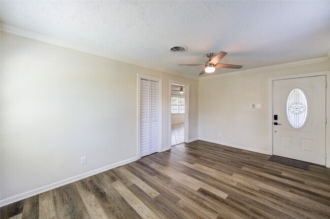 Building Photo - 5317 Crestmont St
