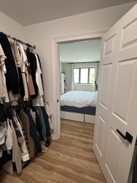Walk in Closet - 7881 Sheffield Dr