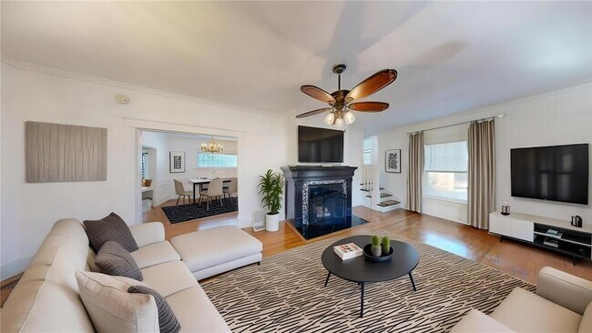 Building Photo - 609 N Ash St