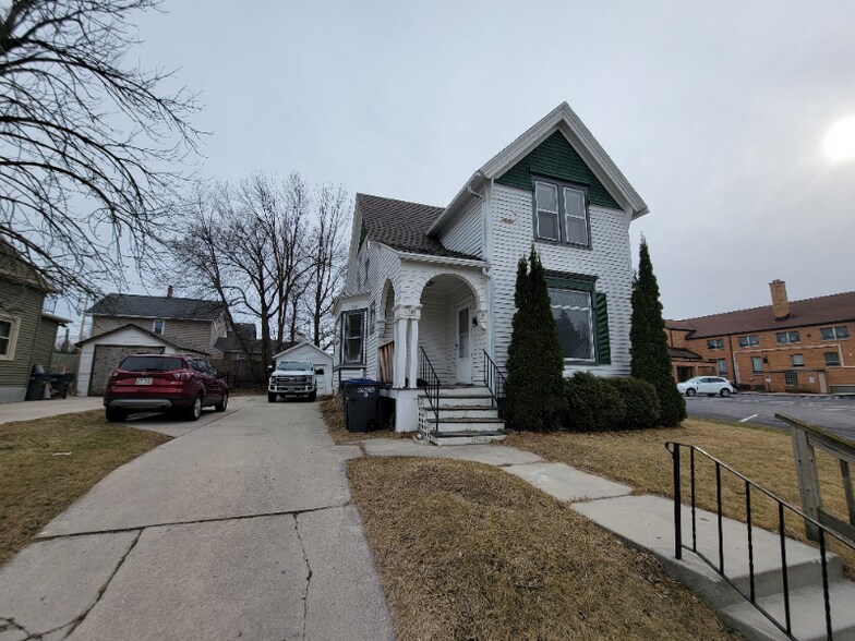Primary Photo - 1009 Broadway Ave