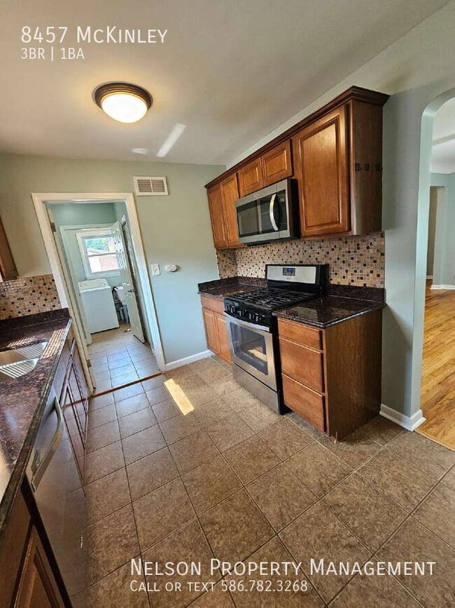 Building Photo - 8457 McKinley-