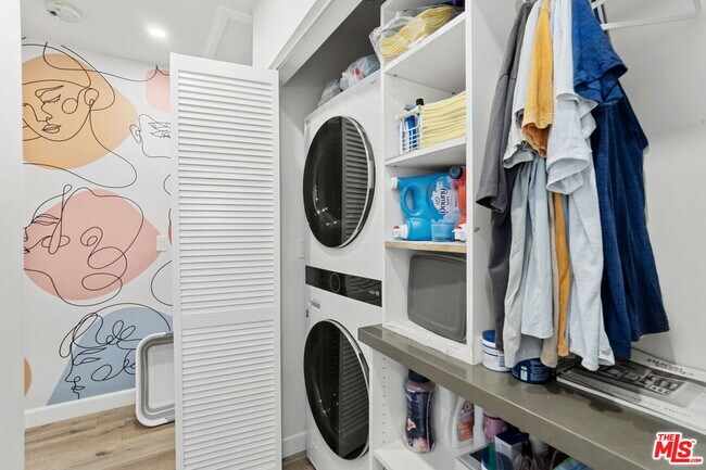 Building Photo - 11038 Blix St