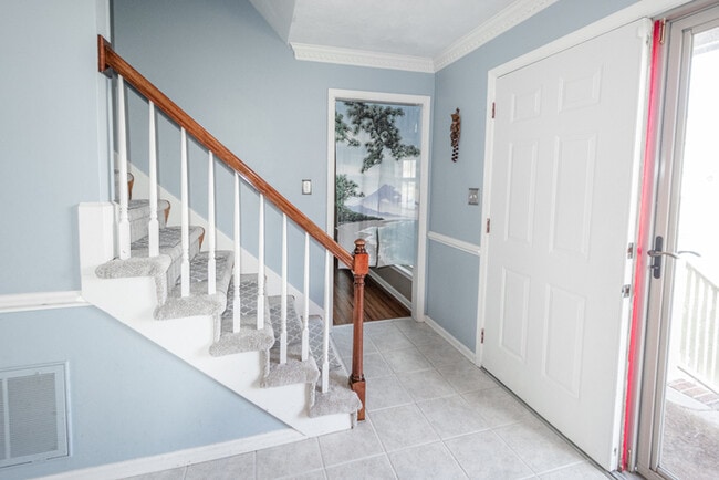 Building Photo - GORGEOUS 5 BEDROOM HOME LOCATED IN SALEM W...