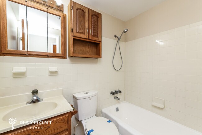 Building Photo - 261 Bellaire Dr