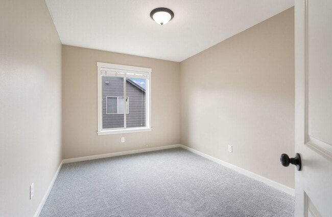 Building Photo - Woodridge - 2617A &amp; B