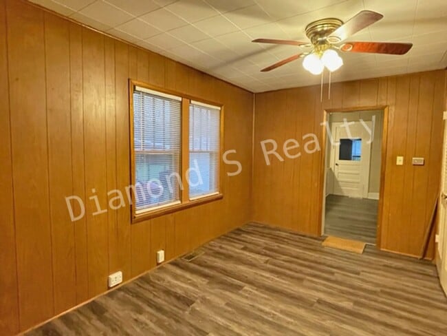 Building Photo - Charming Bungalow-Style Home Available Now