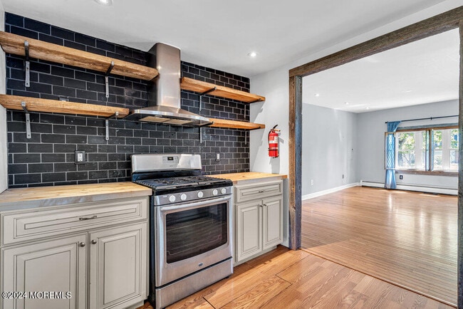 Building Photo - 105 Longfellow Ave