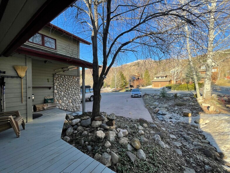 Building Photo - 1887 Hunters Dr