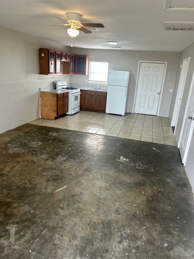 Building Photo - Sullens Duplex