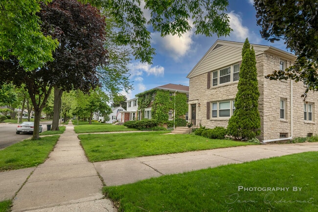 Primary Photo - 5064 N Bay Ridge Ave