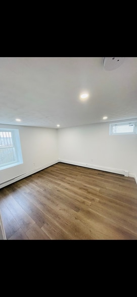 Bedroom #1. Standard size closet in bedroom. - 31 Stowers St