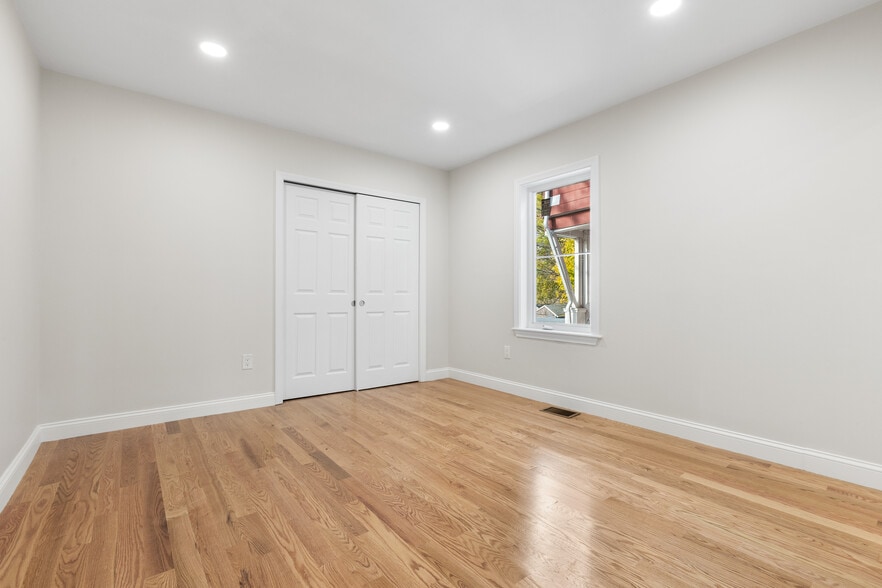 Building Photo - 322 Jefferson Ave