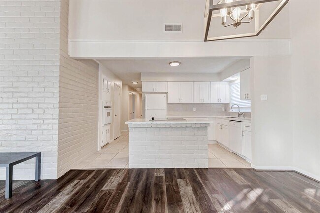 Building Photo - 1018 Rock Canyon Dr