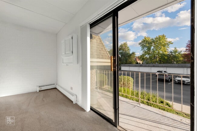 Building Photo - 264 E Bailey Rd