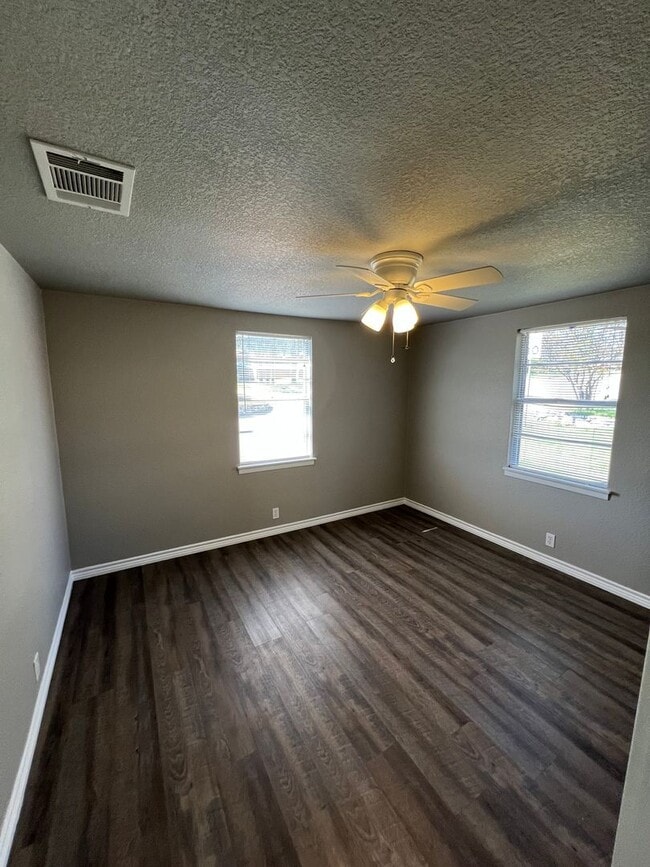 Building Photo - 1106 Foster Ln